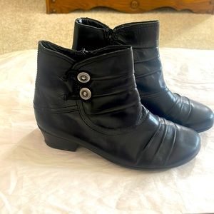Women’s ankle boots by Remonte.